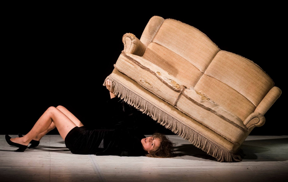 Marija Baranauskaitė in The Sofa project. Photo by Dmitrijus Matvejevas