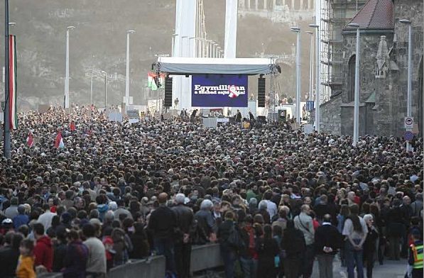 Asociatyvi nuotrauka. Protestas prieš Vengrijos vyriausybę. Nuotrauka iš thecontrarianhungarian.wordpress.com