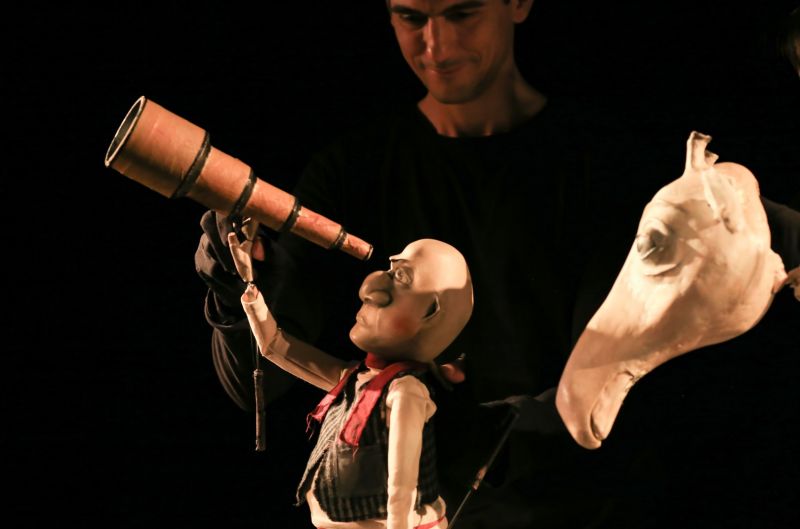 Akimirka iš „Hop Signor Puppet Theater“ pasirodymo festivalyje „Materia Magica“ (2019). Nuotrauka iš organizatorių archyvo.