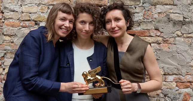 Lina Lapelytė, Rugilė Barzdžiukaitė, Vaiva Grainytė and their Golden Lion. Photo by Andrej Vasilenko