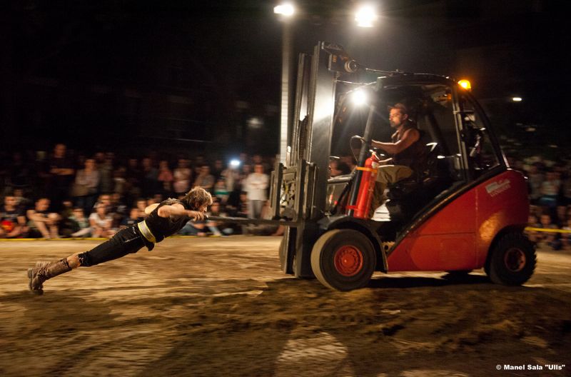 Katalonų kūrėjų komandos „Animal Religion“ šiuolaikinio cirko spektaklis „Tauromàquina“ bus rodomas Kalnų parke. Manel Sala nuotrauka