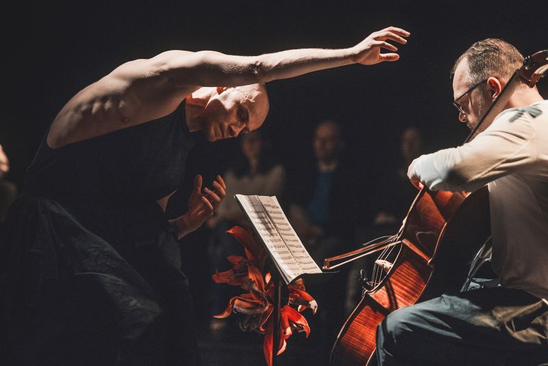 Akimirka iš šokio spektaklio „Metų laikai“, choreografė Agnija Šeiko (Šeiko šokio teatras, 2017). Eglės Sabaliauskaitės nuotrauka