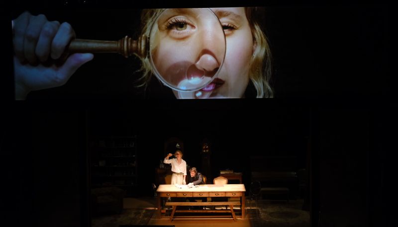 Scena iš spektaklio „Dėdė Vania“, režisierius Oskaras Koršunovas (Barselonos teatras „Lliure“, 2021). Arčio Dzērvės nuotrauka
