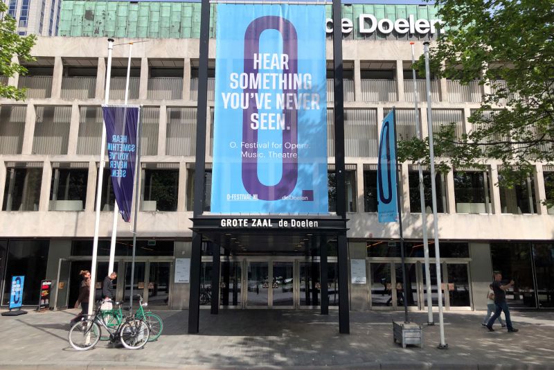 Šiemet tarptautinis šiuolaikinio muzikos teatro festivalis „O.“ (iki 2021-ųjų vadinosi „Operadagen Rotterdam“) pasitiko šūkiu: „Išgirsk tai, ko niekada neteko matyti“. Nuotrauka iš „Operomanijos“ archyvo