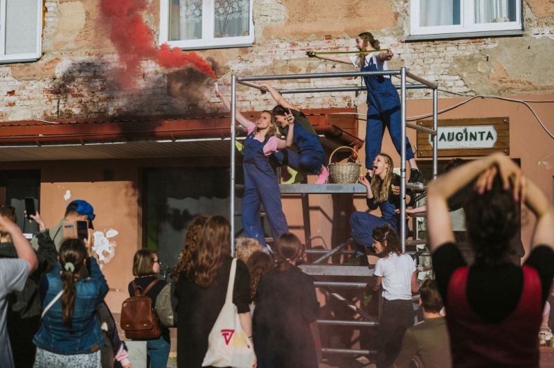 Akimirka iš 10-tojo festivalio „Jauno teatro dienos“ (organizatorius – Klaipėdos jaunimo teatras, 2022). Eglės Sabaliauskaitės nuotrauka