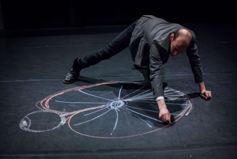 Yvainas Juillardas spektaklyje-paskaitoje „Cerebrum“. H. Dahès nuotrauka