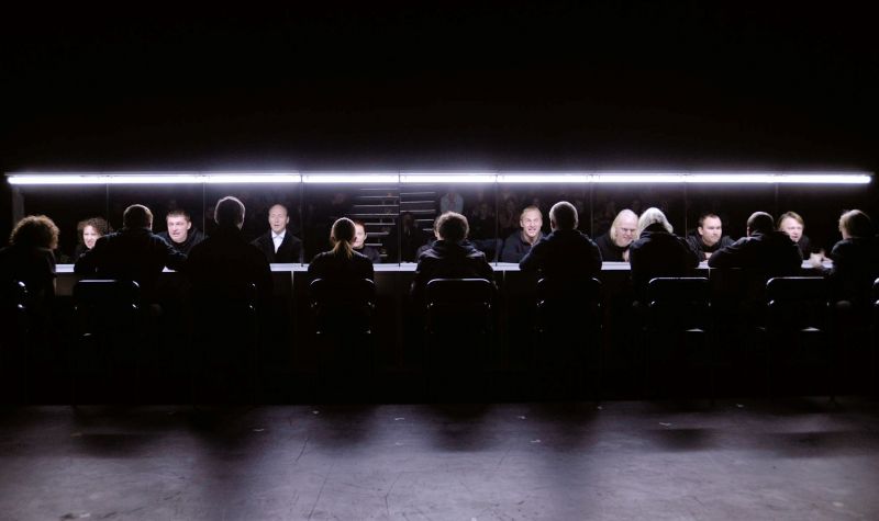 Scena iš spektaklio „Hamletas“, režisierius Oskaras Koršunovas (2008). Dmitrijaus Matvejevo nuotrauka