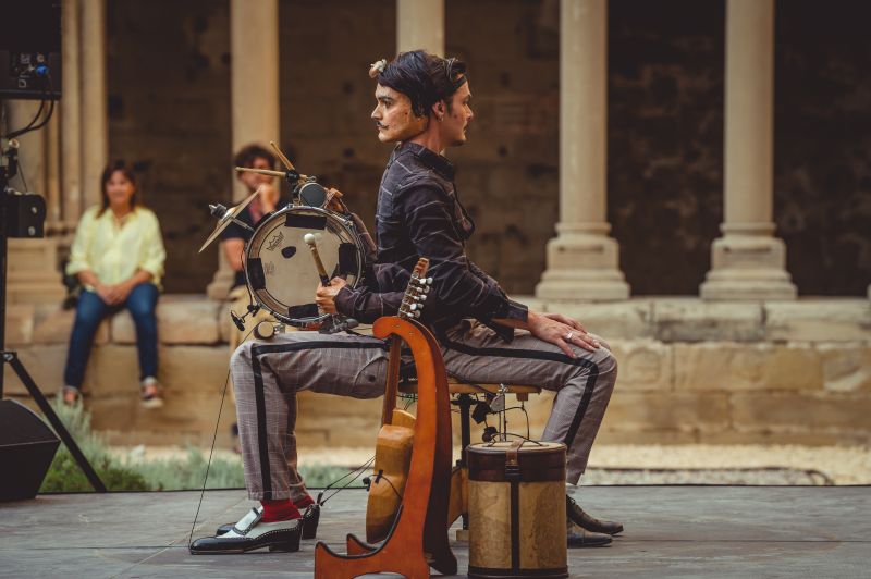 Akimirka iš spektaklio „Netikras orkestras“ (trupė „La Mue/tte“). Nuotrauka iš festivalio organizatorių archyvo