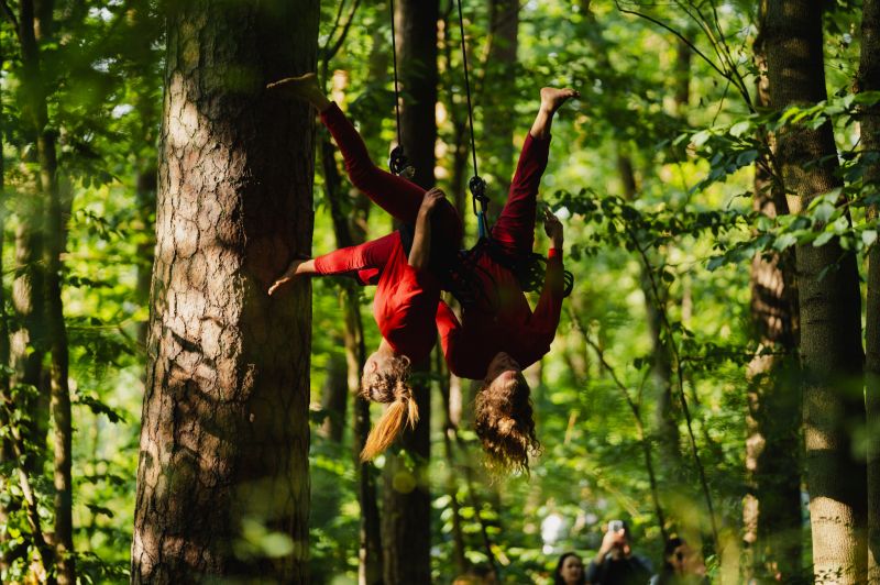 Akimirka iš spektaklio „Bark“, trupė „Acting for Climate“ (festivalis SPOT, 2023). Manto Repečkos nuotrauka