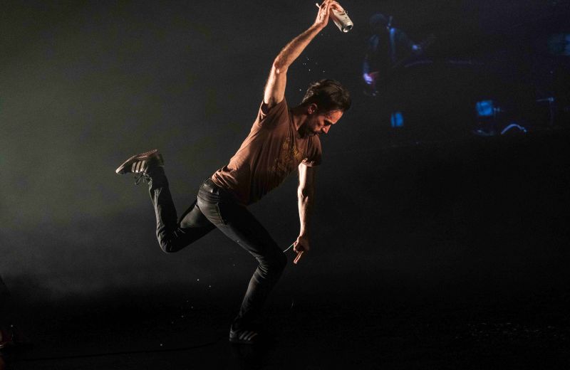 Akimirka iš šokio spektaklio „Fear and Greed“, choreografas ir šokėjas Frederickas Gravelas (Kanada). Davido Wongo nuotrauka