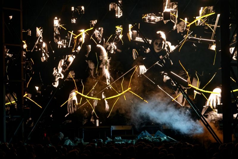 Scena iš videografinio spektaklio „Carmina Burana“, režisierius Dalius Abaris (Klaipėdos valstybinis muzikinis teatras, 2023). Martyno Aleksos nuotrauka