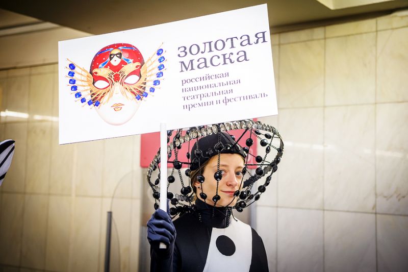 „Auksinės kaukės“ performansas Maskvos metro. Nuotrauka iš goldenmask.ru