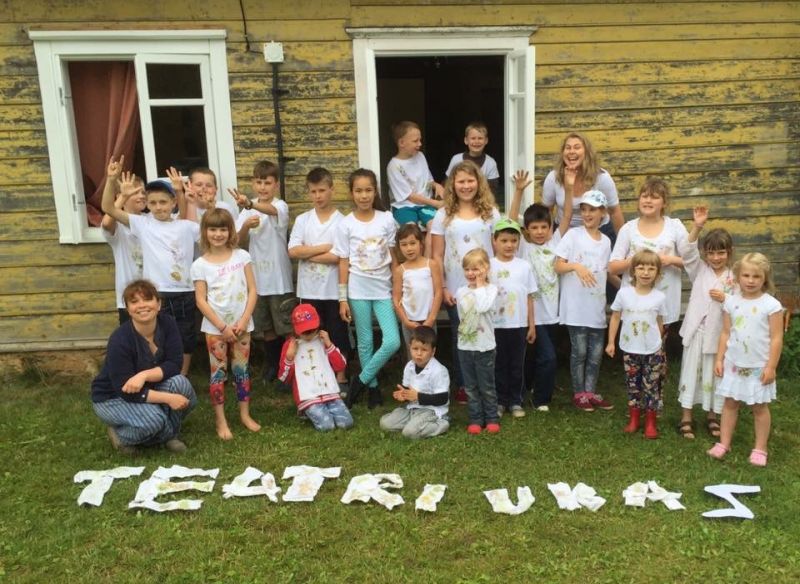 Ketvirtą kartą „Teatriukas“ organizuoja dienos stovyklą kaimo vaikams. Žilvino Ramanausko nuotrauka