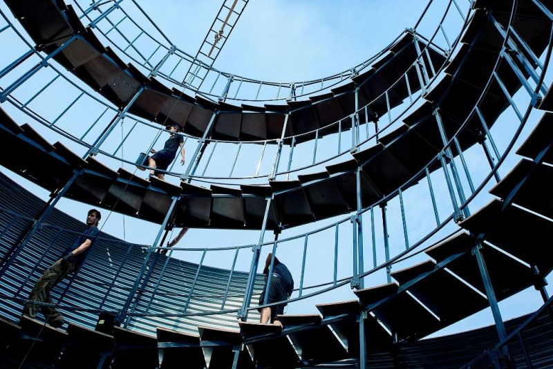 Metalinė arena „Silo“ yra vertikali, sukurta kaip spiralė. Dariaus Petrulaičio nuotrauka