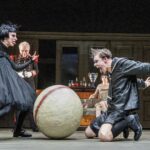 Scena iš spektaklio „Viktoras, arba Vaikai valdžioje“; Ester - Rūta Jonikaitė, Viktoras - Šarūnas Rapolas Meliešius, režisierius Gintaras Varnas (Lietuvos nacionalinis dramos teatras, 2024). Dmitrijaus Matvejevo nuotrauka