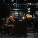 Akimirka iš spektaklio „Requiem“ repeticijos; aktoriai - Darius Meškauskas ir Samanta Pinaitytė, režisierius Dmitrijus Krymovas (Klaipėdos dramos teatras, 2024). Domo Rimeikos nuotrauka