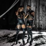 Akimirka iš šokio spektaklio „Darkmatter“, koncepcijos autorė, choreografė ir atlikėja Cherish Menzo, koncepcijos autorius ir atlikėjas Camilo Mejía Cortésas (festivalis „Naujasis Baltijos šokis“, 2024). Dmitrijaus Matvejevo nuotrauka