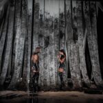 Akimirka iš šokio spektaklio „Darkmatter“, koncepcijos autorė, choreografė ir atlikėja Cherish Menzo, koncepcijos autorius ir atlikėjas Camilo Mejía Cortésas (festivalis „Naujasis Baltijos šokis“, 2024). Dmitrijaus Matvejevo nuotrauka