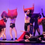 Akimirka iš šokio spektaklio CARCAÇA, choreografas Marco da Silva Ferreira (festivalis „Naujasis Baltijos šokis“, 2024). Jose Caldeiros, Mercat des Flors nuotrauka