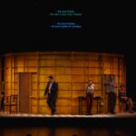 Scena iš spektaklio „La Obra“, režisierius Mariano Pensotti (tarptautinis teatro festivalis „TheATRIUM“, 2024). Pauliaus Sadausko nuotrauka