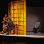 Scena iš spektaklio „La Obra“, režisierius Mariano Pensotti (tarptautinis teatro festivalis „TheATRIUM“, 2024). Pauliaus Sadausko nuotrauka