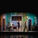 Scena iš spektaklio „La Obra“, režisierius Mariano Pensotti (tarptautinis teatro festivalis „TheATRIUM“, 2024). Pauliaus Sadausko nuotrauka