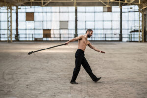 Festivalyje savo pasirodymą pristatys belgų choreografas, šokėjas, trupės „Not Standing“ meno vadovas Alexanderis Vantournhoutas. Barto Grietenso nuotrauka