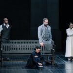 Scena iš spektaklio „Ana Karenina“, režisierius Rimas Tuminas, teatras „Gesher“ (Klaipėdos tarptautinis teatro festivalis „TheATRIUM“, 2024). Domo Rimeikos nuotrauka