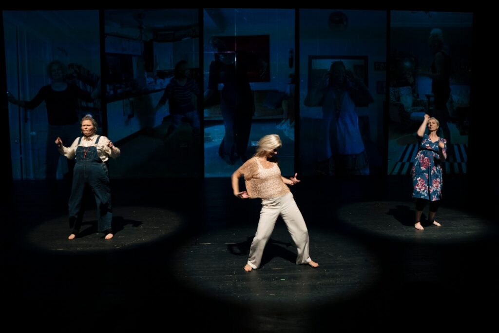 Akimirka iš šokio spektaklio „When the bleeding stops“, idėjos autorė ir choreografė Lovísa Ósk Gunnarsdóttir | Islandija (festivalis „New Baltic Dance“, 2025). Ilmės Vyšniauskaitės nuotrauka