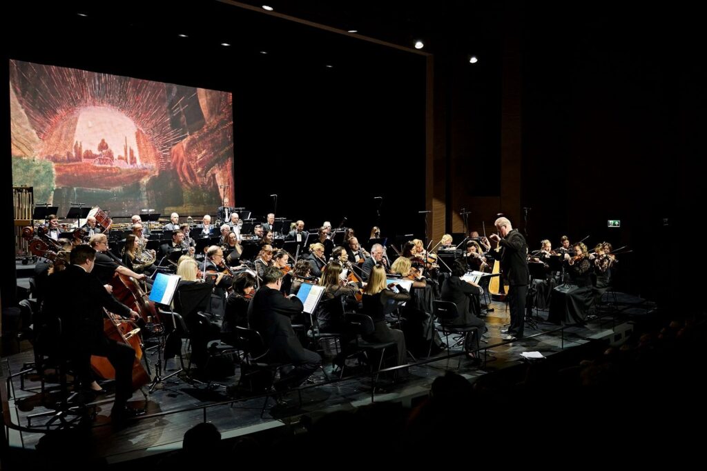 Akimirka iš simfoninės muzikos koncerto, skirto M. K. Čiurlioniui. Dainiaus Kažukausko nuotrauka