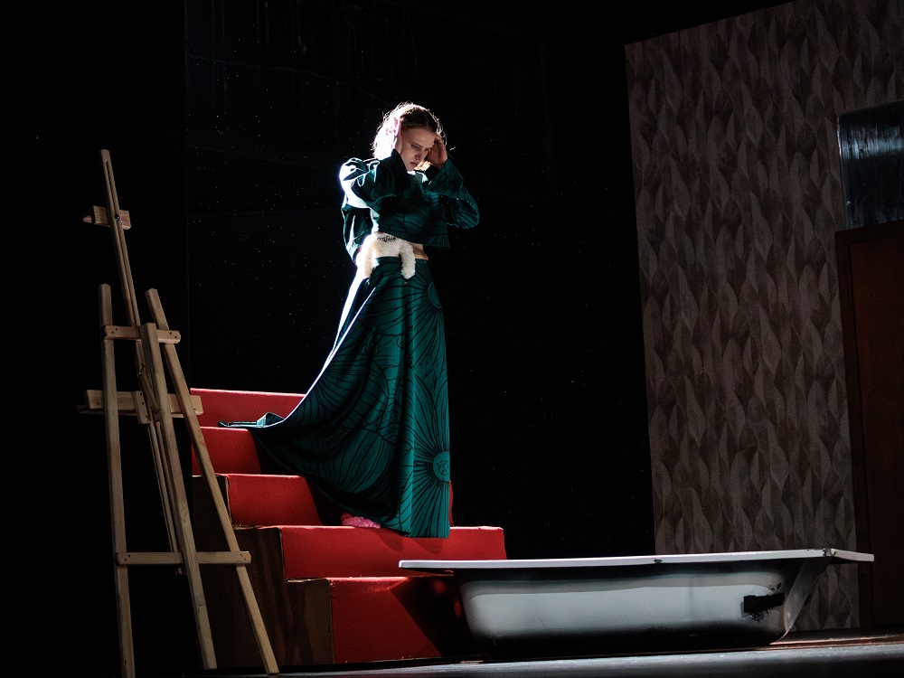 Scena iš spektaklio „Moters dalys“, režisierė Uršulė Bartoševičiūtė (Vilniaus senasis teatras, 2025). Telmano Ragimovo nuotrauka