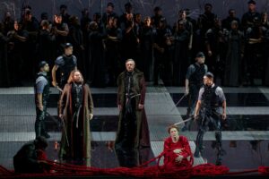 Scena iš Amilcare'ės Ponchielli operos „Lietuviai“, režisierius, scenografijos ir kostiumų dailininkas Hugo de Ana (Lietuvos nacionalinis operos ir baleto teatras, 2025). Martyno Aleksos nuotrauka
