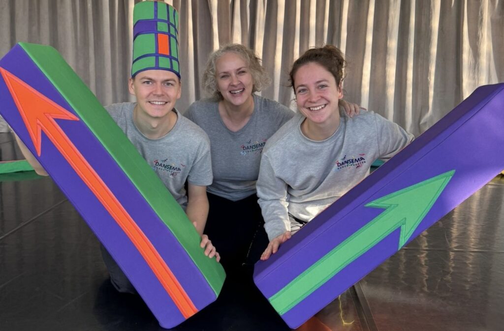 Akimirka iš spektaklio „Laikrodukas“ repeticijos, choreografė Birutė Banevičiūtė. Nuotrauka iš šokio teatro „Dansema“ archyvo