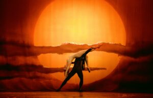 Akimirka iš baleto „Eglė žalčių karalienė“, choreografas Egidijus Domeika (1995). Michailo Raškovskio nuotrauka