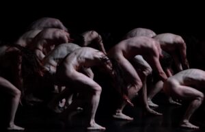 Akimirka iš šokio spektaklio „Tragédie“, choreografas Olivier Dubois. Francois Stemmerio nuotrauka