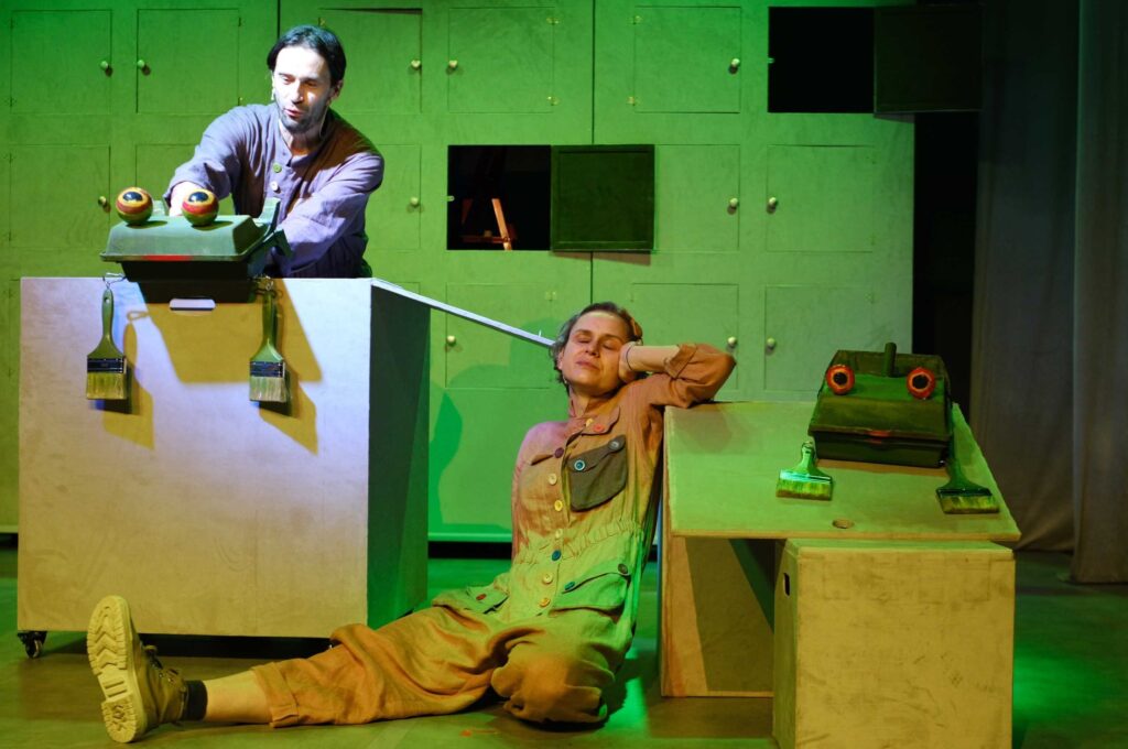 Akimirka iš spektaklio „Pasauli, labas!“ repeticijos (Kauno valstybinis lėlių teatras, 2026). Nuotrauka iš KVLT archyvo