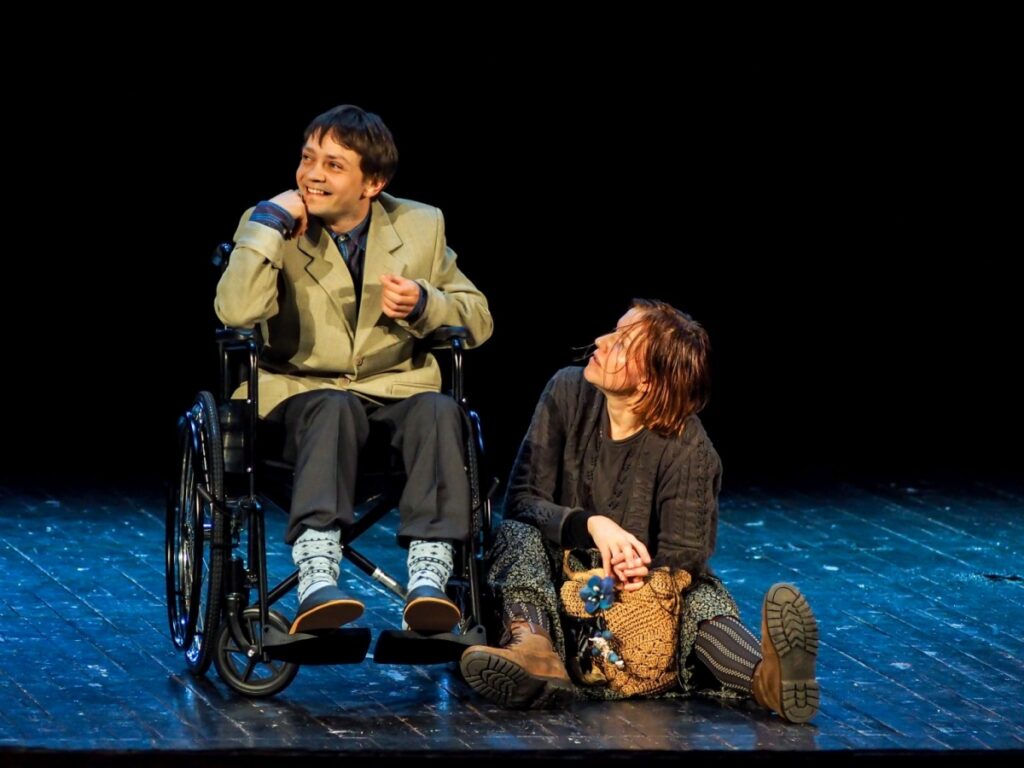 Scena iš spektaklio „Mažasis Ejolfas“, režisierius Árpádas Schillingas (Klaipėdos jaunimo teatras, 2025). Mato Mačiulskio nuotrauka