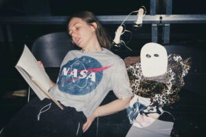 Akimirka iš spektaklio „Karštos naujienos – paskutinis šokis laisvei?“ repeticijos; idėjos autorė, dramaturgė ir režisierė Kristina Marija Kulinič. Donato Stankevičiaus nuotrauka