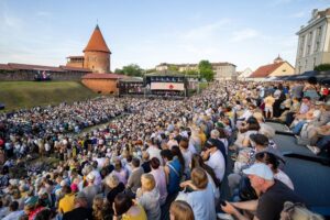 Akimirka iš festivalio „Operetė Kauno pilyje“. Nuotrauka iš Kauno valstybinio muzikinio teatro archyvo