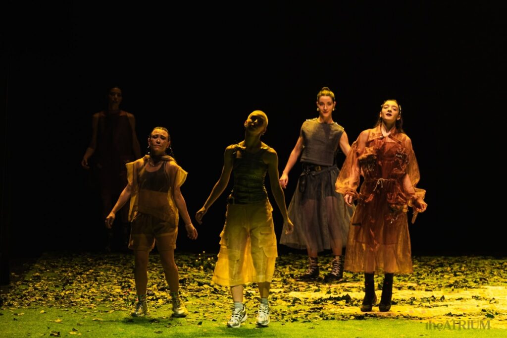 Scena iš spektaklio „Hystory“, choreografė Patricia Aspergi / Graikija (tarptautinis teatro festivalis „TheATRIUM“, 2026). Domo Rimeikos nuotrauka