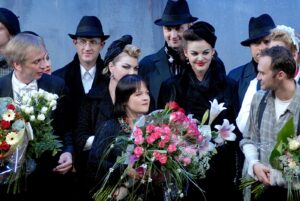 Akimirka po operos spektaklio „Bohema“, režisierė Dalia Ibelhauptaitė, muzikos vadovas ir dirigentas Gintaras Rinkevičius. Dmitrijaus Matvejevo nuotrauka