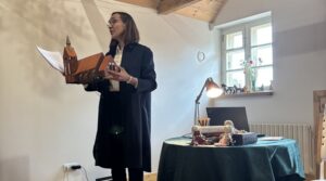Akimirka iš lietuvių literatūros skaitymų regionuose. Nuotrauka iš LNDT archyvo